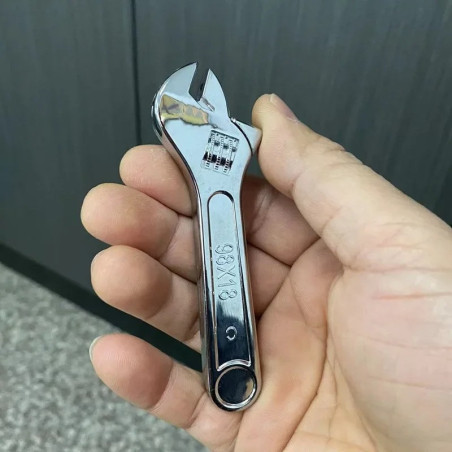 Vue déaillée Briquet Clé à Molette “Mécano des Enfers”