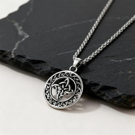 Vue Laterale Collier Viking - Boussole aux Quatre Nœuds Celtiques