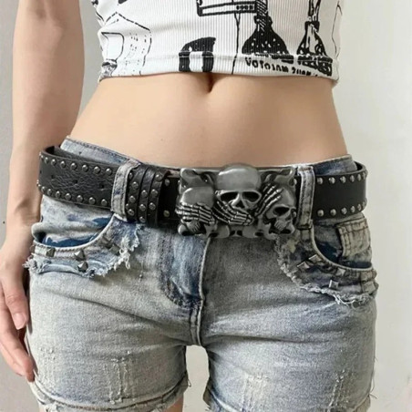 Vue portee Ceinture Tête de Mort Cloutée « Triptyque Silence des Ombres »