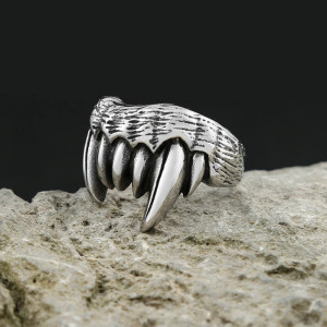 Vue Laterale Bague Tête de Mort "Griffes du Prédateur"