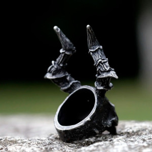Vue Arrierre Bague Tête de Mort "Crâne Démoniaque"