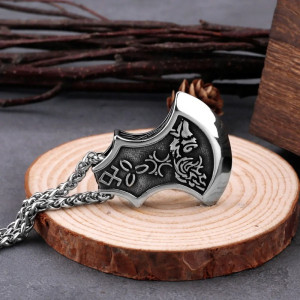 Vue de Face Collier Viking Hache Runique