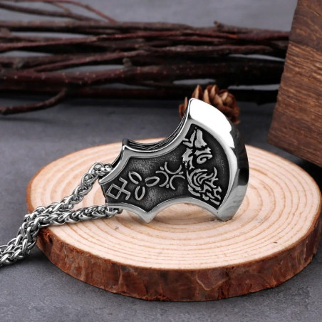 Vue de Face Collier Viking Hache Runique