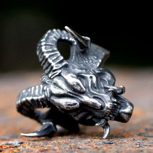Vue Laterale Bague Tête de Mort "Démon Infernal"