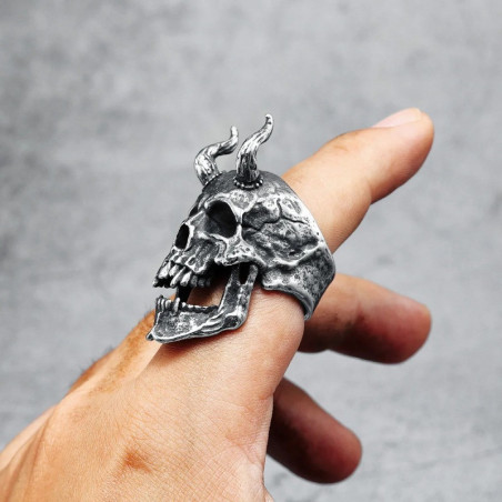 Vue Portee Bague Tête de Mort Satan Hurleur
