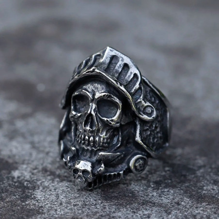 Vue Laterale Bague Tête de Mort "Chevalier Maudit"