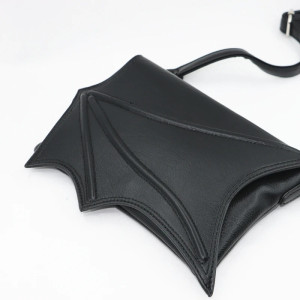 Sac Bandoulière Ailes de Chauve-Souris "L'élégance silencieuse de la nuit"