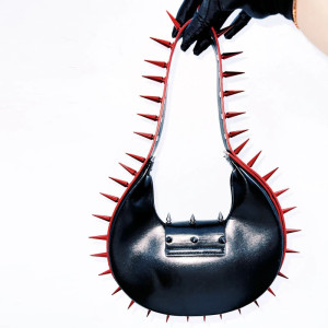 Sac Gothique à Pointes « La Croix Écarlate »