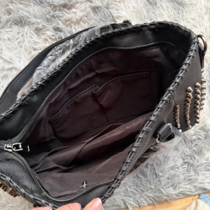 Vue detaille Sac à Main Gothique Tête de Mort « L’Arsenal des Ombres »
