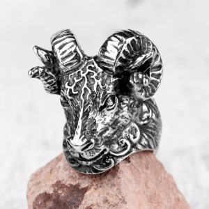 Vue de Face Bague Tête de Mort Bélier des Enfers