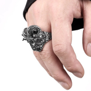 Vue portee Bague Tête de Mort Bélier des Enfers