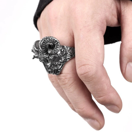 Vue portee Bague Tête de Mort Bélier des Enfers