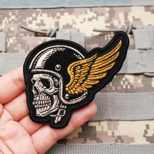 Écusson Tête de Mort  Rider Skull - Casque Vintage et Aile Dorée - 6.7 cm x 7.7 cm