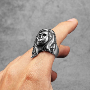 Vue portee Bague Tête de Mort Fiancée des Ténèbres