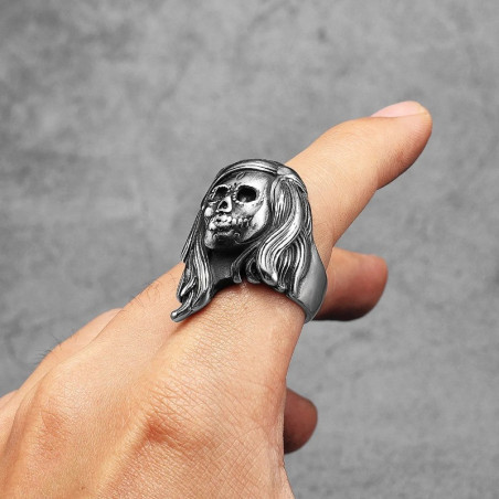 Vue portee Bague Tête de Mort Fiancée des Ténèbres
