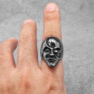 Vue portee Bague Tête de Mort Dualité Macabre
