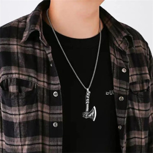 Vue portee Collier Viking Loup - Hache du Ragnarök
