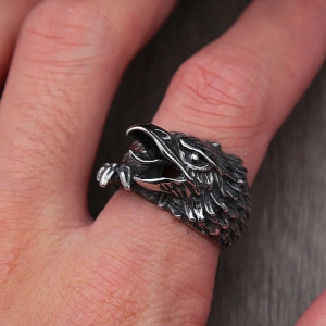Vue portee Bague Tête de Mort « Aigle Sauvage »