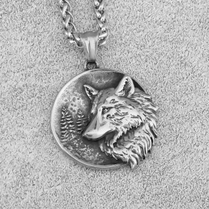 Vue de Face Collier Viking Loup "Pendentif Nordique Forêt Sauvage"