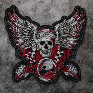 Écusson Tête de Mort Rider Ailé Crâne d'Aviateur, Drapeaux Damier et Pistons - 27.8x25cm
