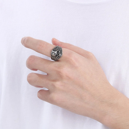 Vue portee Bague Tête de Mort « Crâne Fracturé »