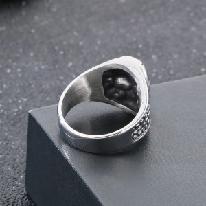 Vue Arrierre Bague Tête de Mort « Crâne Fracturé »