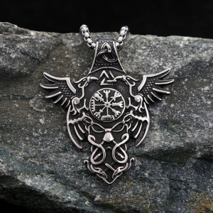 Vue de face Pendentif Viking Heaume de Terreur et Corbeaux d’Odin