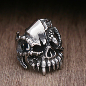 Vue Laterale Bague Tête de Mort « Corbeau de l’Apocalypse »