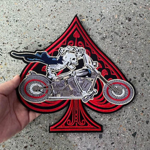 Écusson Tête de Mort "Squelette Rider sur Chopper et As de Pique Rouge" - 23.5x19.5cm