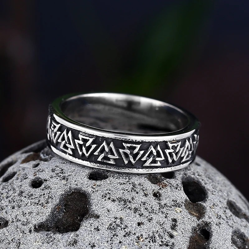 Vue de cote  Bague Viking Valknut & Runes