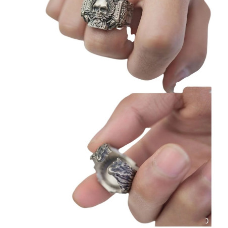 Vue portee Bague Tête de Mort « Blason du Conquérant »