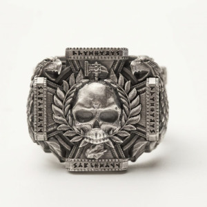 Magnifique Bague Tête de Mort « Blason du Conquérant »
