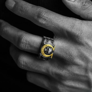 Vue portee Bague Tête de Mort « Légion d’Acier »