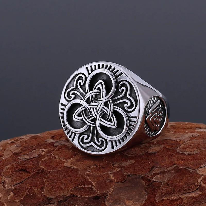 Vue de Cote Bague Viking Bouclier de Midgard