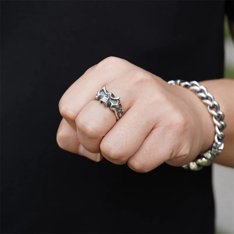 Vue portee Bague Tête de Mort « Crâne Démoniaque »