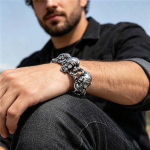 Vue Portee Bracelet Tête de Mort « La Horde des Damnés »