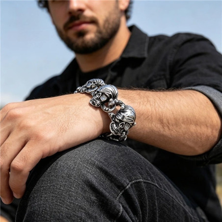 Vue Portee Bracelet Tête de Mort « La Horde des Damnés »