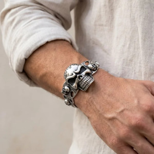 Vue portee Bracelet Tête de Mort « Le Rictus du Démon »