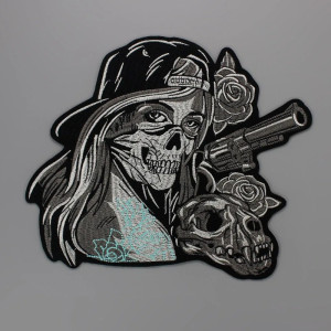 Écusson Tête de Mort Femme Biker Revolver et Roses - 24.5x23.5cm
