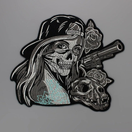 Écusson Tête de Mort Femme Biker Revolver et Roses - 24.5x23.5cm