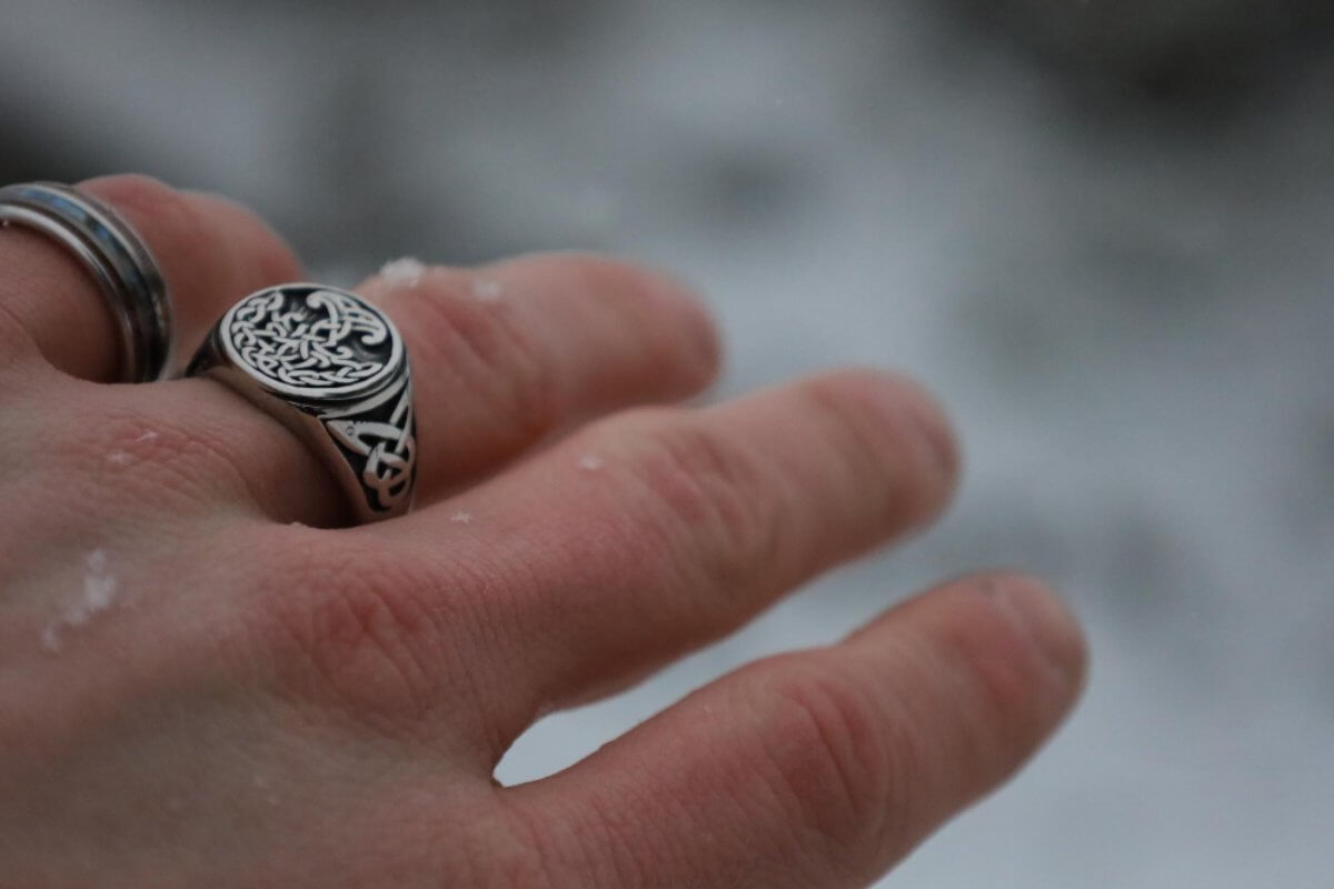 Comment choisir une bague viking