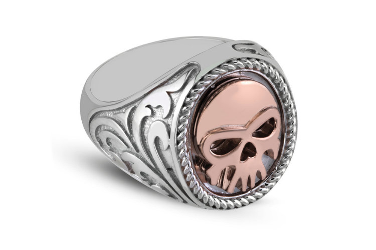 Comment entretenir une bague en argent avec une tête de mort - 2