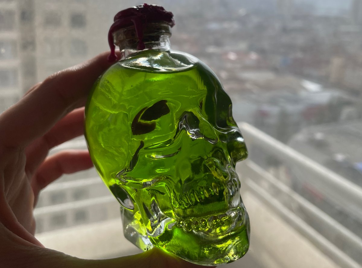 Idées de cocktails à servir dans une bouteille tête de mort (wisky, vodka, gin, vin, etc...)