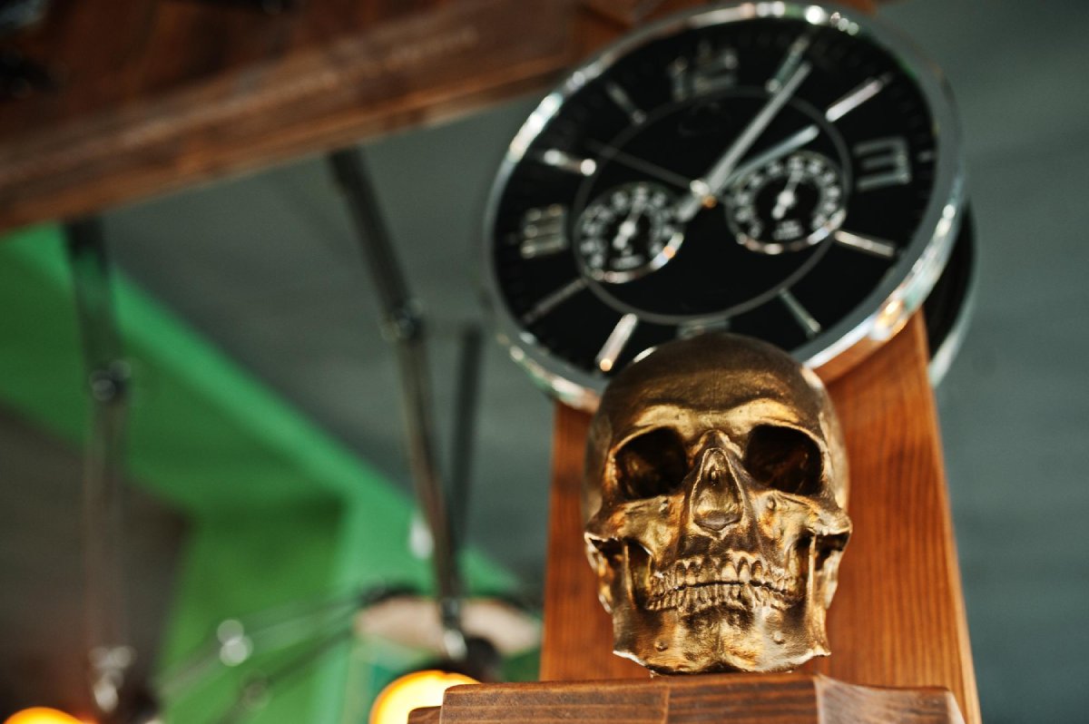 Où placer une horloge tête de mort pour un impact maximal