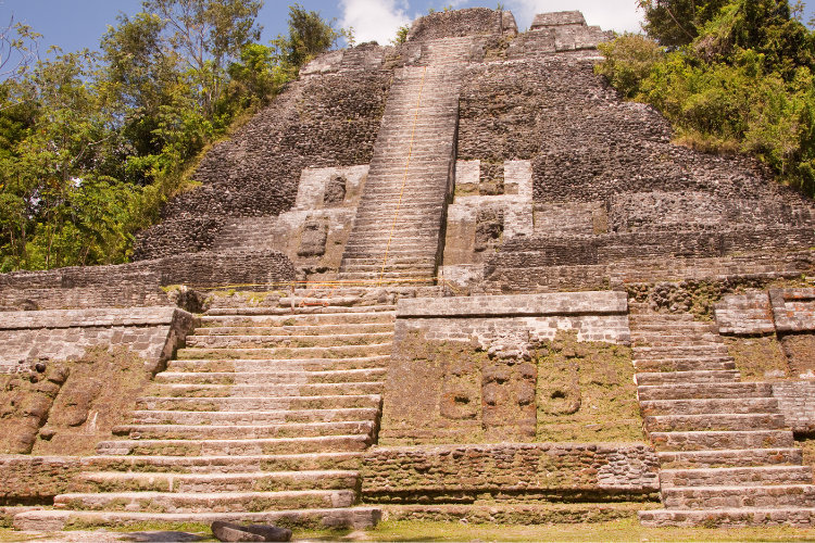 Pourquoi les Mayas avaient des crânes plats - 1